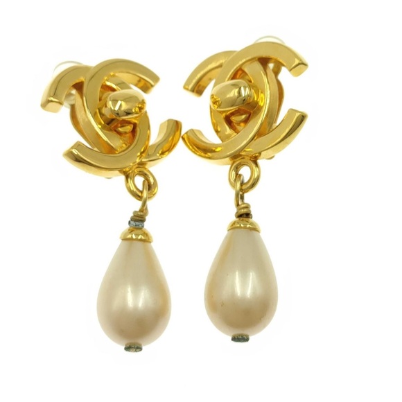 CHANEL Coco Mark Turn Lock Pearl Effect Earrings Gold - Picture 1 of 8